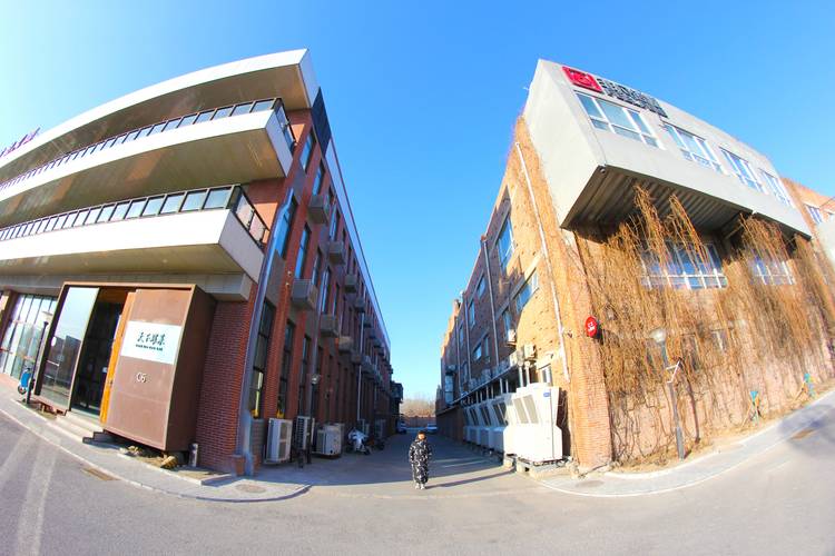北京堪比798的小众拍照地,工厂改造免费入内,火车铁轨文艺范